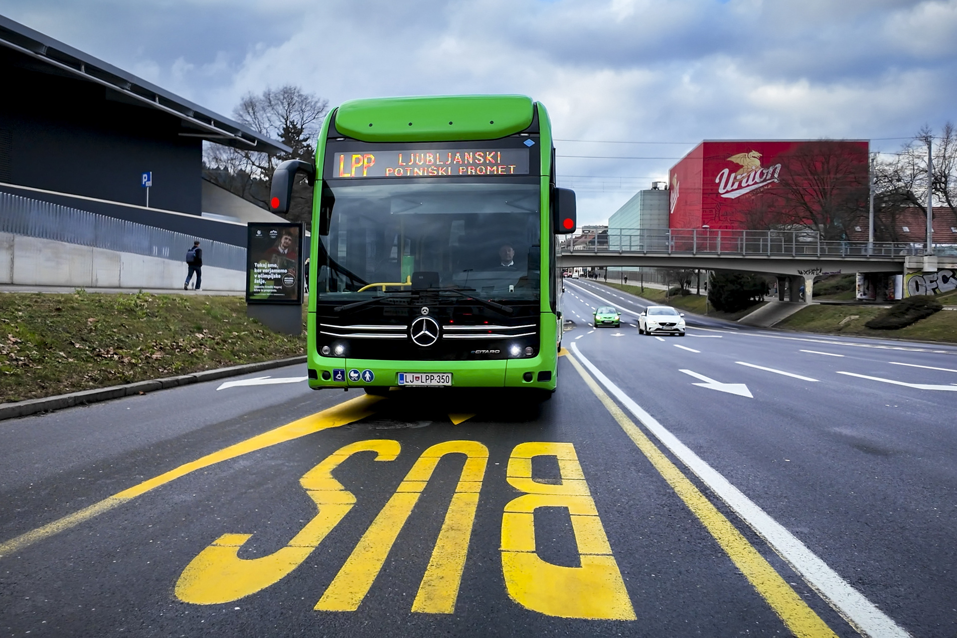 Ljubljana setzt auf Batterie und Wasserstoff: 35 Mercedes-Benz eCitaro für CO2-freien Nahverkehr im Einsatz