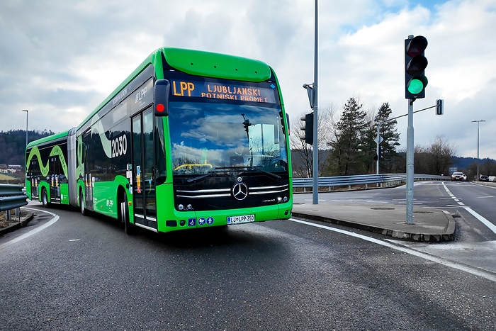 Ljubljana setzt auf Batterie und Wasserstoff: 35 Mercedes-Benz eCitaro für CO2-freien Nahverkehr im Einsatz