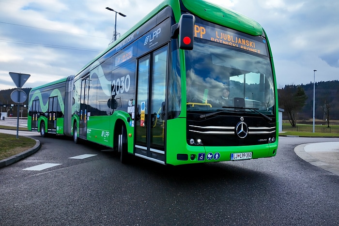 Ljubljana setzt auf Batterie und Wasserstoff: 35 Mercedes-Benz eCitaro für CO2-freien Nahverkehr im Einsatz
