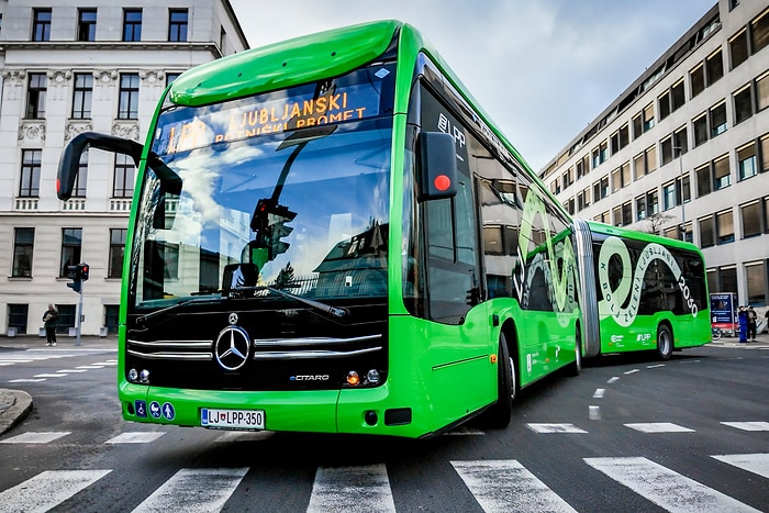 Ljubljana setzt auf Batterie und Wasserstoff: 35 Mercedes-Benz eCitaro für CO2-freien Nahverkehr im Einsatz