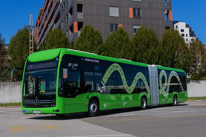 Ljubljana setzt auf Batterie und Wasserstoff: 35 Mercedes-Benz eCitaro für CO2-freien Nahverkehr im Einsatz