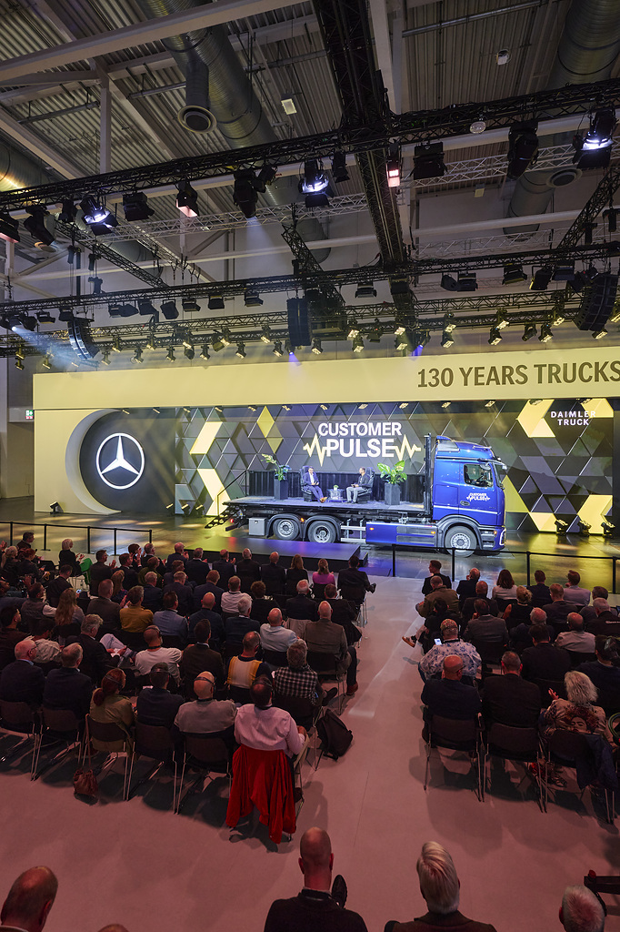 Daimler Truck Survey: Many Fleet Decision-Makers Consider E-Trucks More Economical than Diesel Trucks