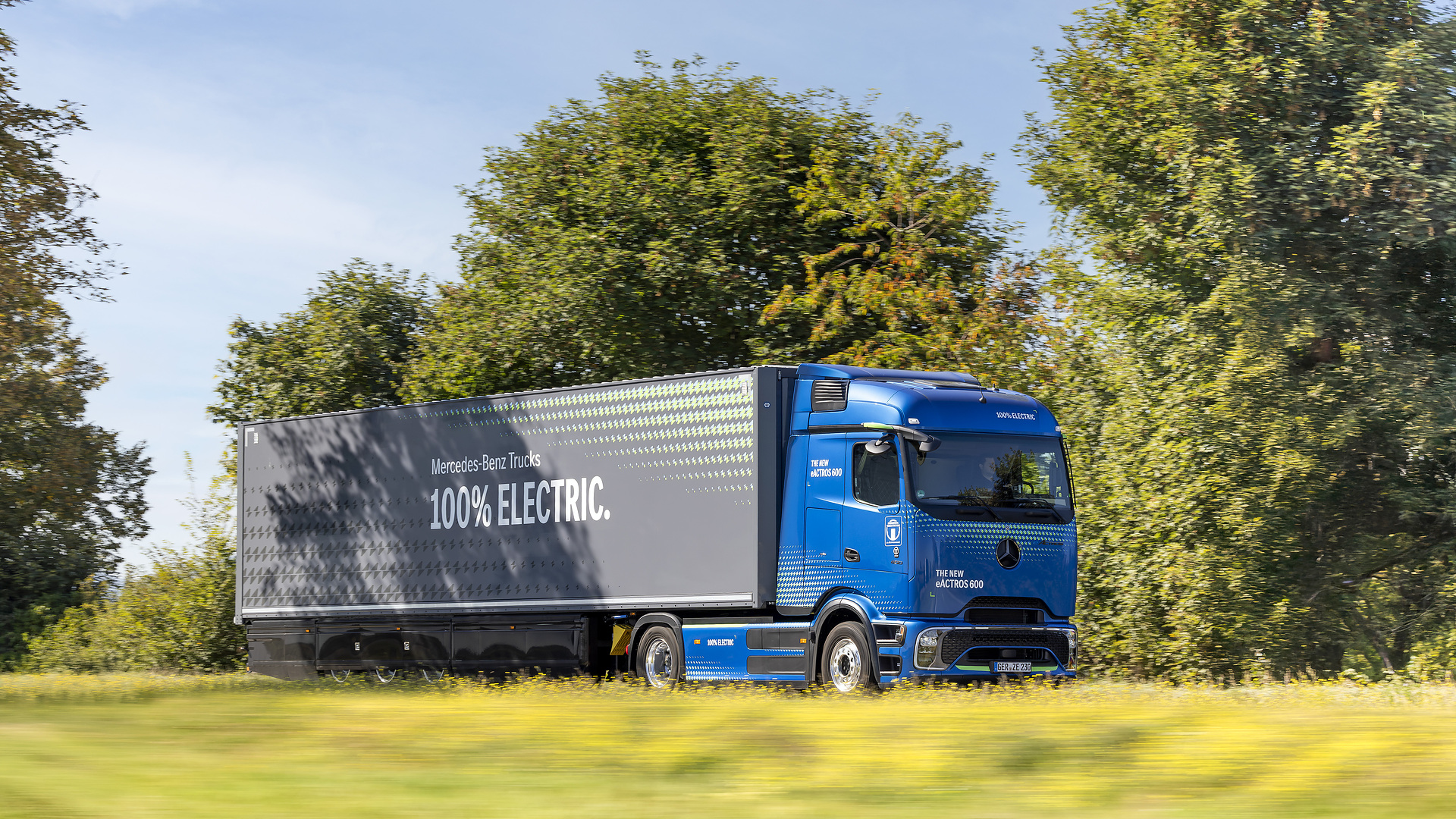 Daimler Truck Survey: Many Fleet Decision-Makers Consider E-Trucks More Economical than Diesel Trucks