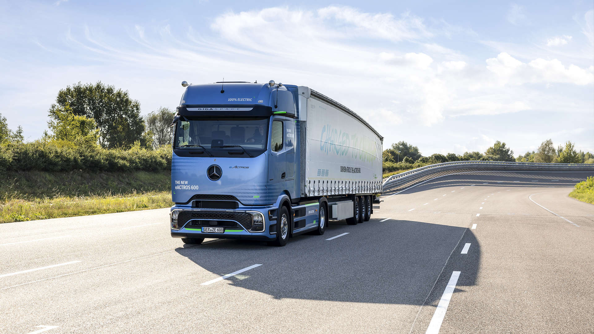 Daimler Truck Survey: Many Fleet Decision-Makers Consider E-Trucks More Economical than Diesel Trucks