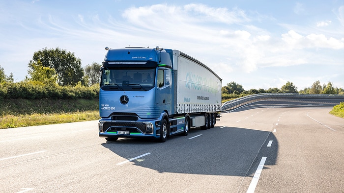 Daimler Truck Survey: Many Fleet Decision-Makers Consider E-Trucks More Economical than Diesel Trucks