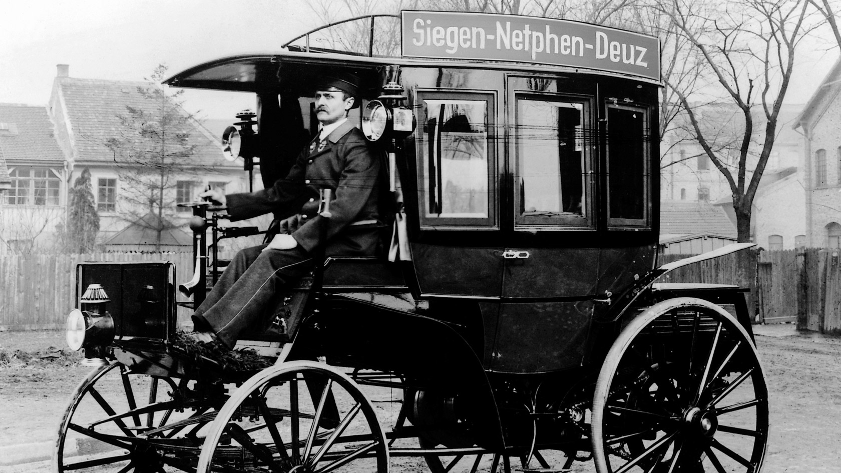 The Landau – the world’s first bus.